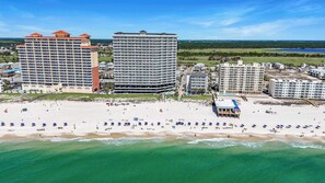 On the beach - Beachfront Condo Free Activities Splash Pad (Gulf Shores)