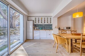 Microwave, dishwasher, coffee/tea maker, toaster - La Villa Pylataise – Pyla sur mer- Swimming pool (Pyla sur Mer)
