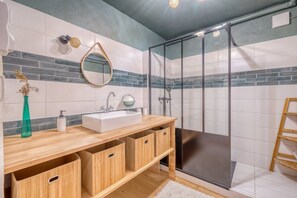 Shower, hair dryer, towels - La Villa Pylataise – Pyla sur mer- Swimming pool (Pyla sur Mer)