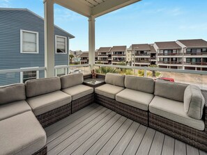 Property grounds - Stunning 4 br/ 5 bath Navarre Beach Home with waterfront access (Navarre Beach)
