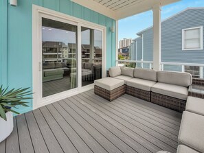 Terrace/patio - Stunning 4 br/ 5 bath Navarre Beach Home with waterfront access (Navarre Beach)