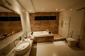 Deluxe Quadruple Room, Balcony, Garden View | Bathroom | Hair dryer, towels, soap, shampoo
