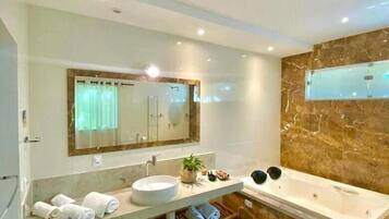 Deluxe Quadruple Room, Balcony, Garden View | Bathroom | Hair dryer, towels, soap, shampoo
