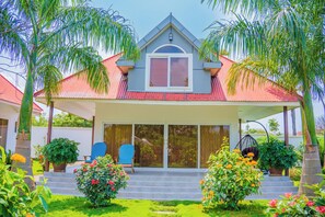 Room - Sea Eagle Oceanfront (Buuni)