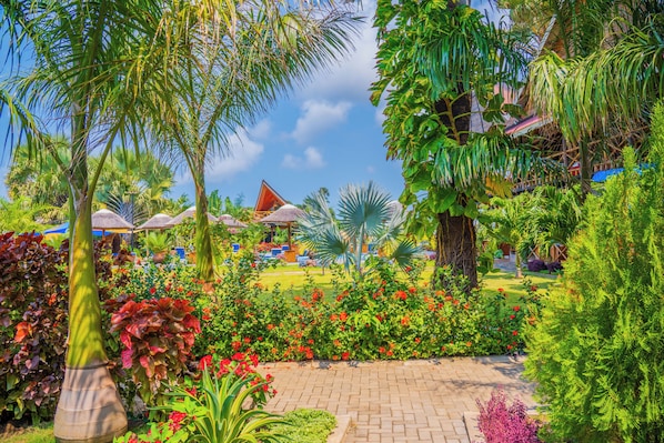 Garden - Sea Eagle Oceanfront (Kutani)