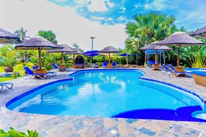 2 outdoor pools, pool umbrellas, sun loungers - Sea Eagle Oceanfront (Kutani)