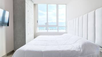 2 bedrooms, desk, iron/ironing board, WiFi