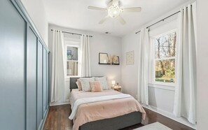 2 Schlafzimmer, Schreibtisch, Bügeleisen/Bügelbrett, kostenloses WLAN
