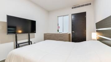 Desk, iron/ironing board, WiFi, bed sheets
