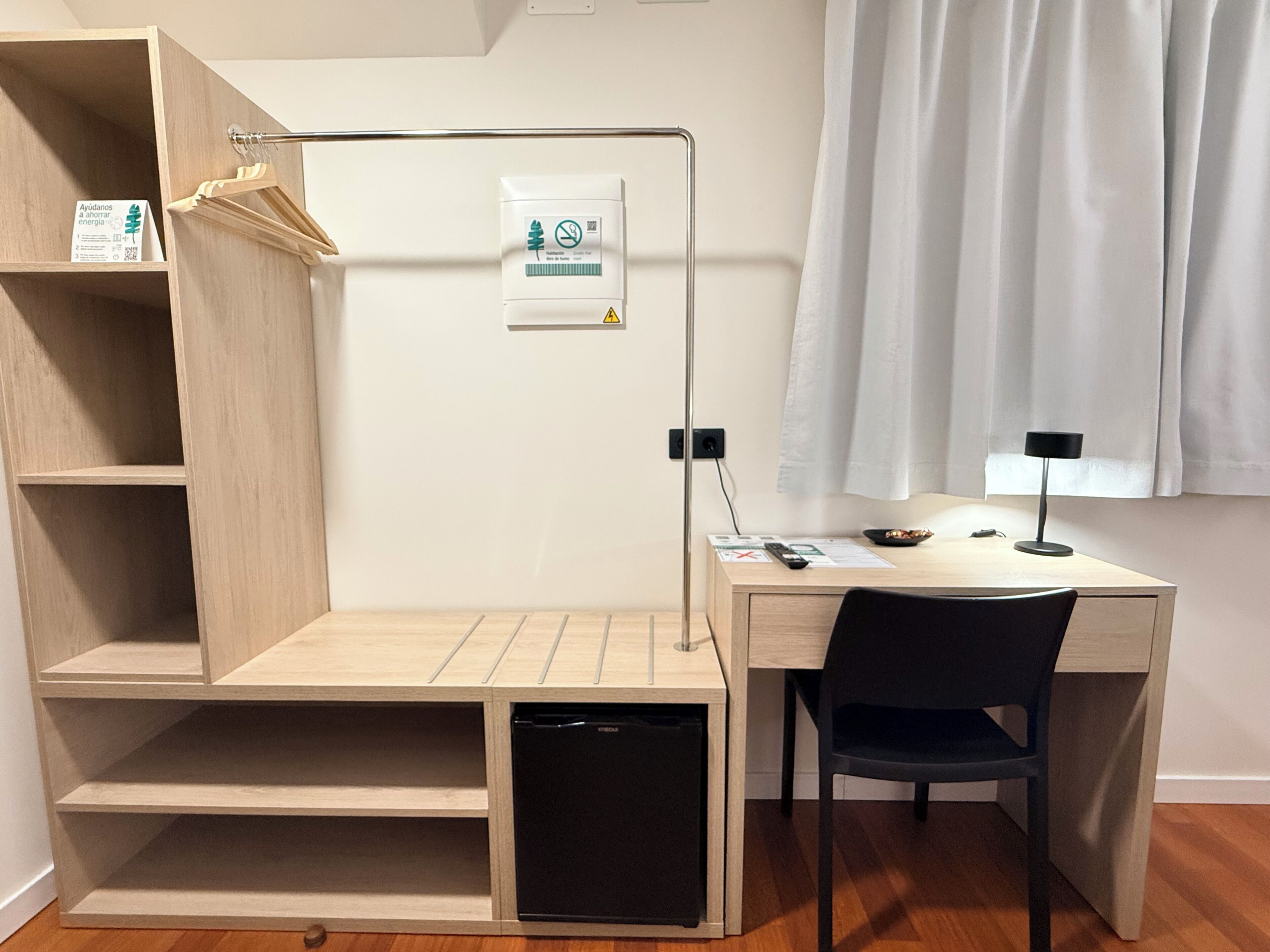 Standard tvåbäddsrum - utsikt mot staden