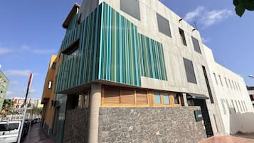 Vista frontal de la propiedad