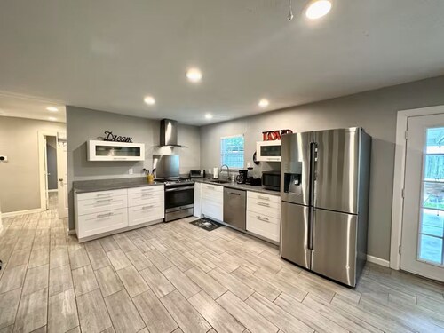 Children and Pet Friendly/ EV Charger/Wi-Fi/Fenced