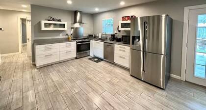 Children and Pet Friendly/ EV Charger/Wi-Fi/Fenced
