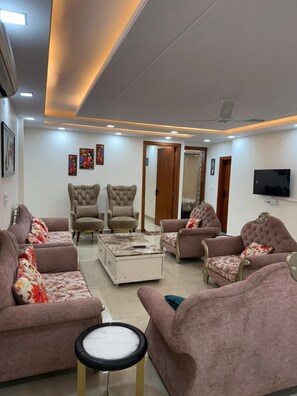 Chambre Deluxe, vue ville | Coin séjour