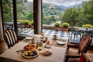 Dining - HOTEL PARAISO CASA DE MONTAÑA (San Martin de los Andes)