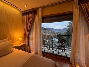 Habitación Confort doble, balcón, vistas a la montaña | Caja fuerte, sistema de insonorización, wifi gratis