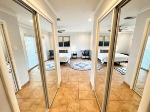 Room - Family Fun! Hot tub, Pool, Billiards, Gazeb (Richland Hills)