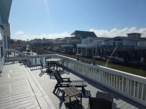 Outdoor dining - On the Canal, Dog Friendly, Near the Beach! (Galveston)