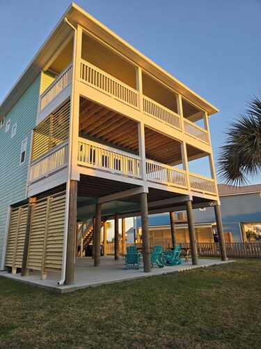 Coastal Comfort with Stunning Sunsets - 3BR Beach House