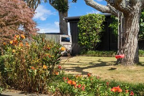 Property grounds - Moana - Auckland Central Holiday Home (Onehunga)