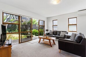 TV - Moana - Auckland Central Holiday Home (Onehunga)