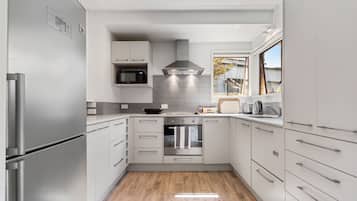 Fridge, microwave, dishwasher, coffee/tea maker