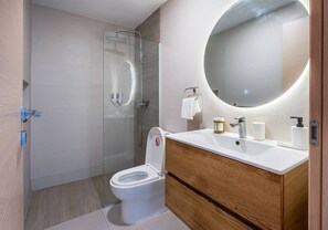 Shower, towels, soap, toilet paper - Boho Luxe 2BR w/pool + 3 min walk to beach (Punta Cana)