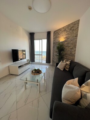 Living area - Beautiful Sea View Apartment in Ashkelon (Ashkelon)