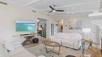 House, Multiple Beds (Rising Tide) | Living area