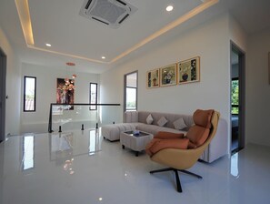 Lobby - Private pool VIlla in Pattaya central near walking street 7BR luxury pool table (Muang Pattaya)