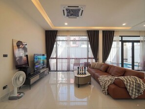 Smart TV, video library - Private pool VIlla in Pattaya central near walking street 7BR luxury pool table (Muang Pattaya)