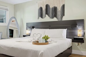 1 bedroom, iron/ironing board, WiFi, bed sheets - The Summit 131 - Ground Floor Beachfront! Walk to Sand! (Panama City Beach)