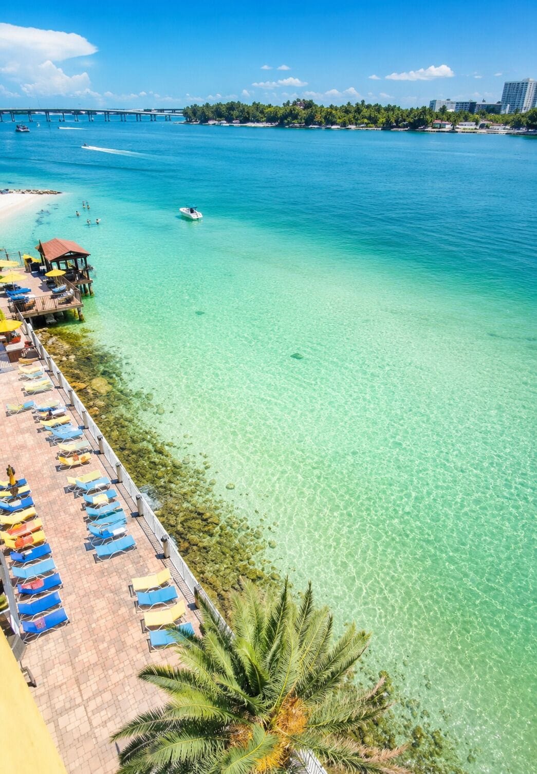 Beach nearby, sun-loungers, beach towels