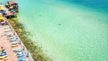 Beach nearby, sun-loungers, beach towels