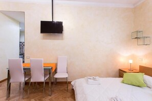 Apartment | Iron/ironing board, free WiFi - Roman Holiday Home Re di Roma (Rome)