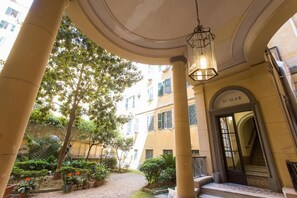Apartment | Exterior - Roman Holiday Home Re di Roma (Rome)