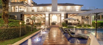 Delightful 10-bedroom house with AC, few minutes away from Antigua Guatemala.