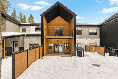 Yeti’s Hideout | Hot Tub | 25 Min to Yellowstone