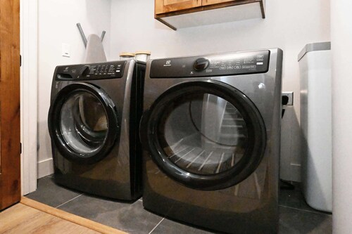 Yeti’s Hideout | Hot Tub | 25 Min to Yellowstone