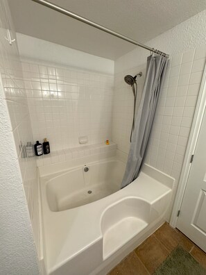 Hair dryer, towels, soap, toilet paper - Perfect Urban Oasis - 2-bedroom condo in Las Vegas with AC, pool, & fitness room (Las Vegas)