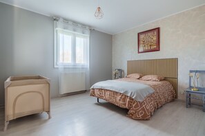 Strykjärn/strykbräda, gratis wi-fi och sängkläder