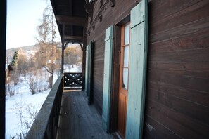 Property grounds - Chalet de la Tour | Mayens de Sion | 9 pers | Garden & 1900's charm (Mayens de sion)