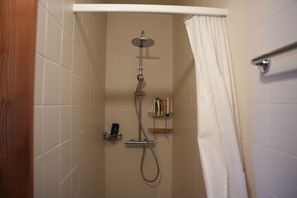 Shower, hair dryer, towels, toilet paper - Chalet de la Tour | Mayens de Sion | 9 pers | Garden & 1900's charm (Mayens de sion)