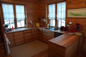 Private kitchen - Chalet de la Tour | Mayens de Sion | 9 pers | Garden & 1900's charm (Mayens de sion)