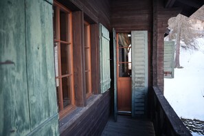 Exterior detail - Chalet de la Tour | Mayens de Sion | 9 pers | Garden & 1900's charm (Mayens de sion)