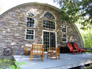 Outdoor dining - Two Bedroom Quonset Hut on Spoon Lake (Columbia Falls)