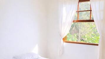 3 bedrooms, free WiFi, bed sheets, wheelchair access