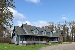 Exterior - Five Bedroom 4 Bath Private Ranch House (Columbia Falls)