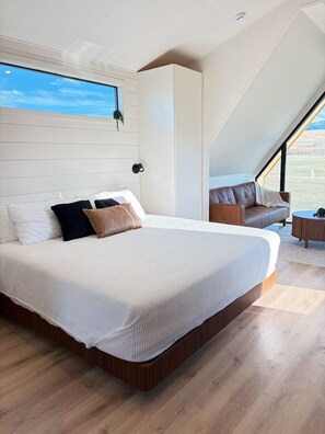 WiFi, bed sheets - Cozy Luxe Cabin w/Hot Tub, Fire Pit & Stunning Views (Bozeman)