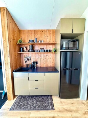 Private kitchen - Cozy Luxe Cabin w/Hot Tub, Fire Pit & Stunning Views (Bozeman)